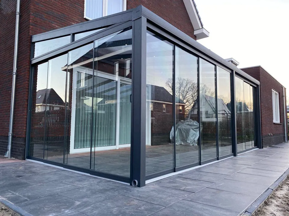 Fertig montierte Terrassenüberdachung